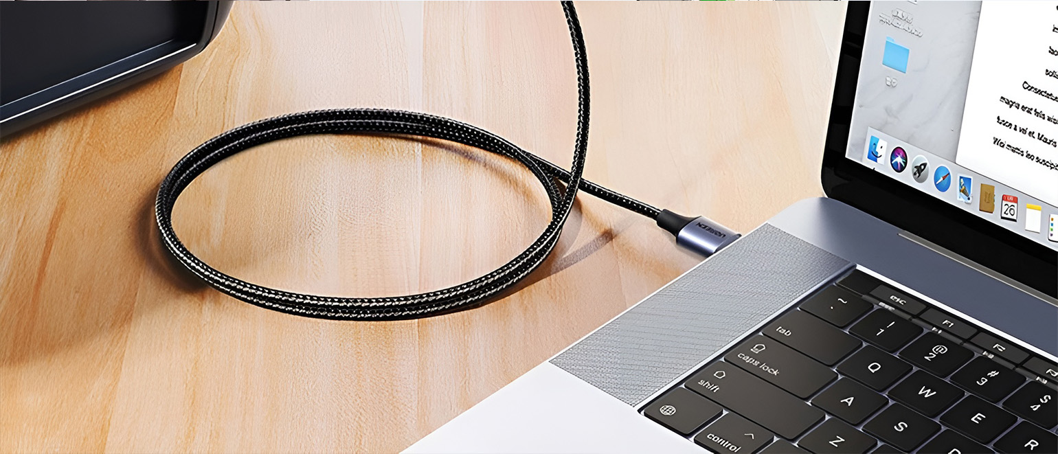 Ugreen USB-C-Kabel, angeschlossen an ein MacBook