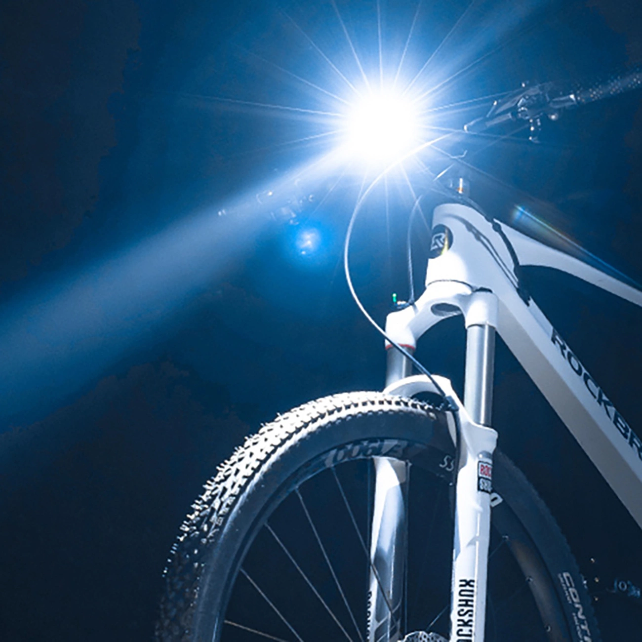 A bicycle with a Rockbros RHL600 LED bicycle light attached