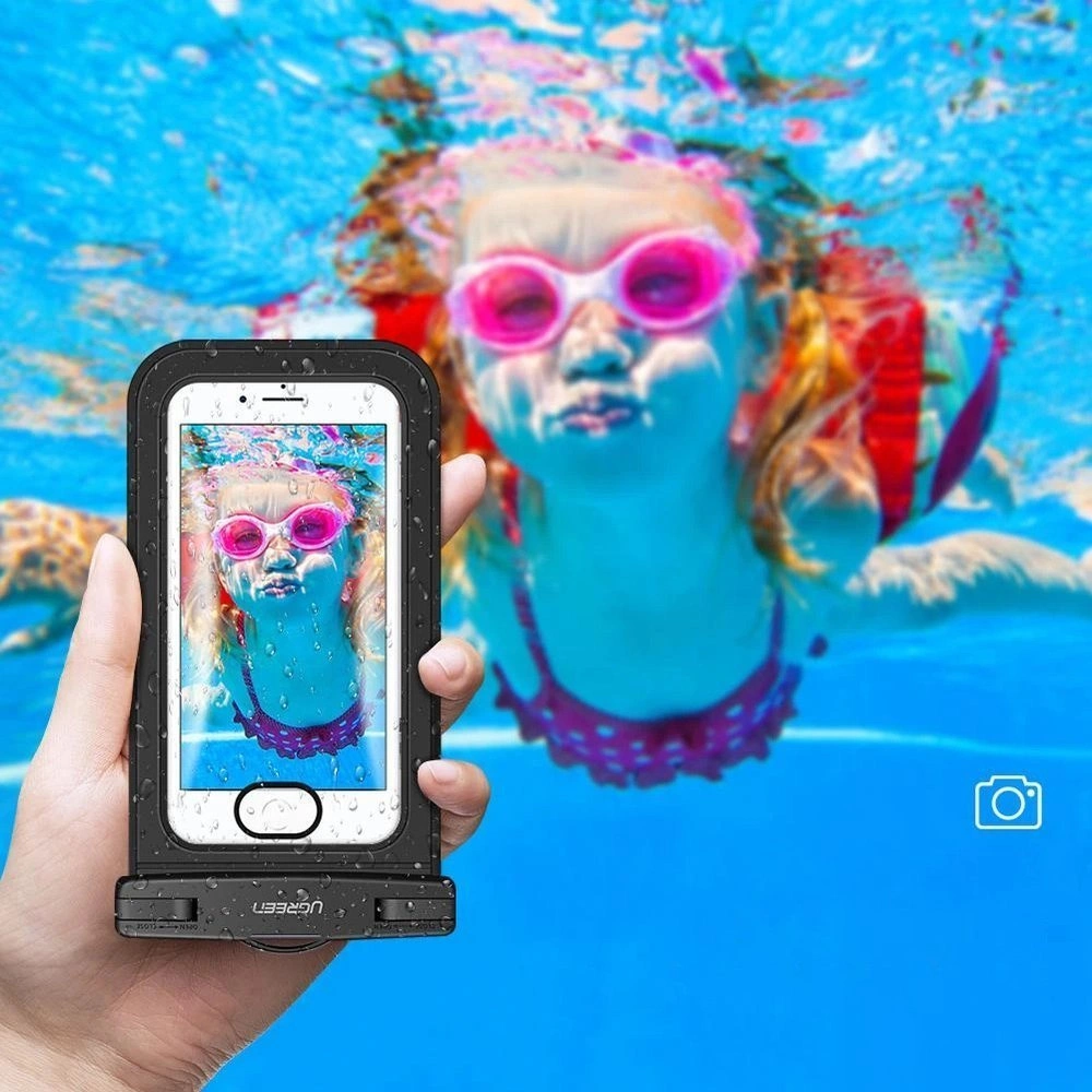 Taking a photo with your phone in the Ugreen LP186 waterproof case