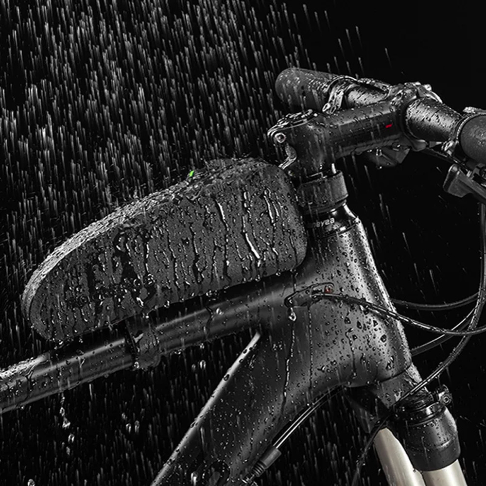 Bicycle with Rockbros AS-019 bike bag in the rain