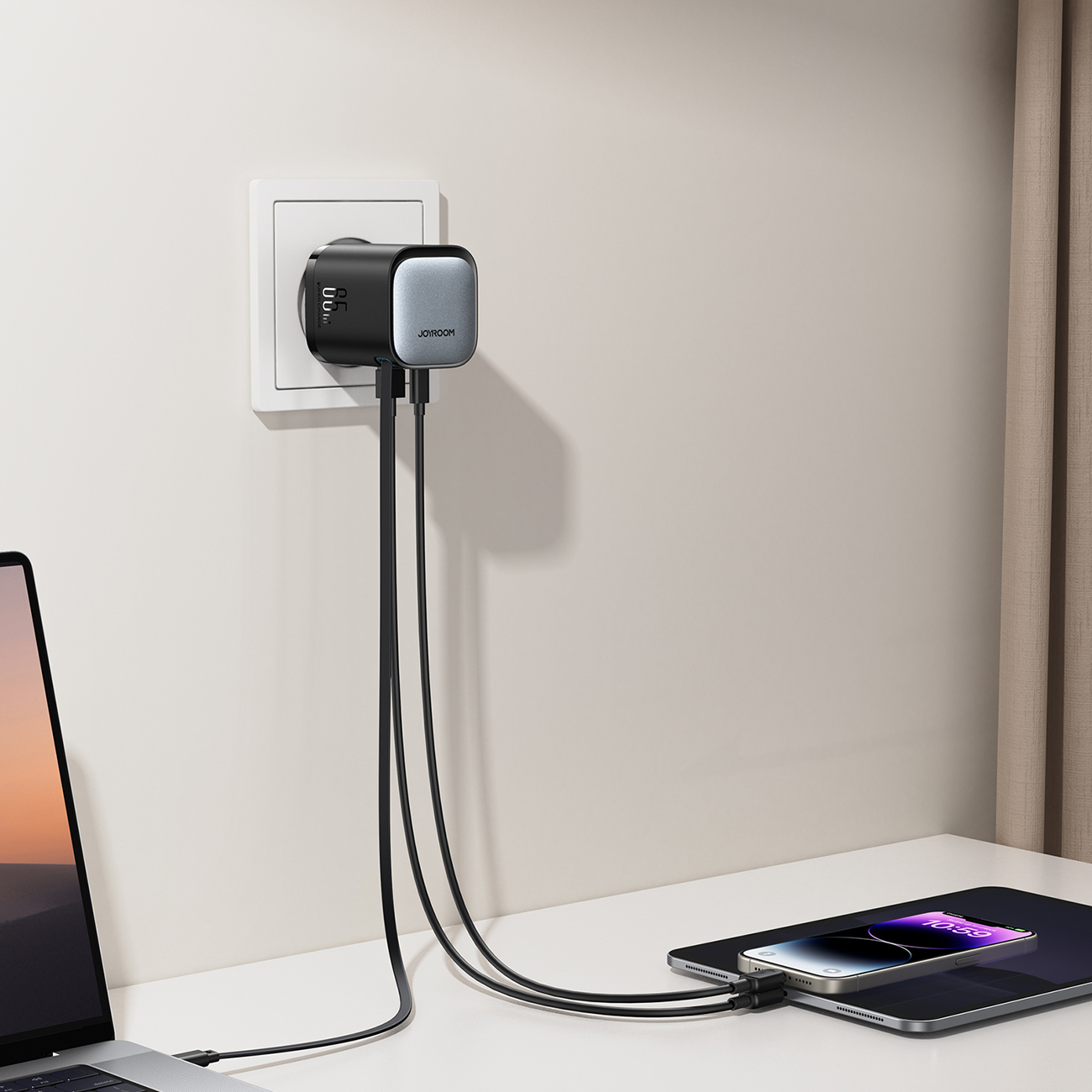 Three devices connected for charging using the JR-TCL02 GaN charger