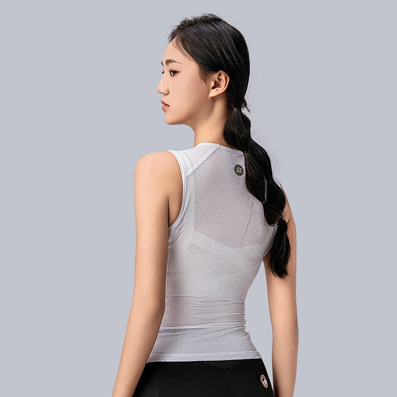 Woman wearing Rockbros YDBX001 cycling vest standing with her back to the camera