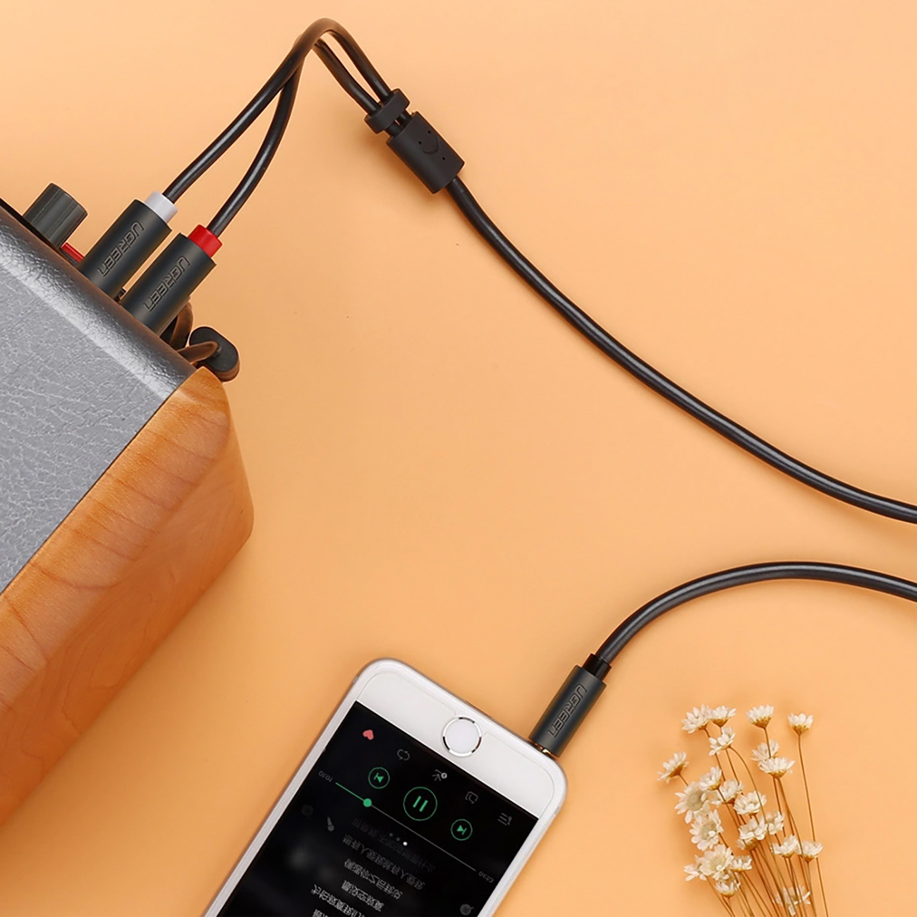 Das Telefon wird mit einem Ugreen AV1002-Kabel an den Musikplayer angeschlossen